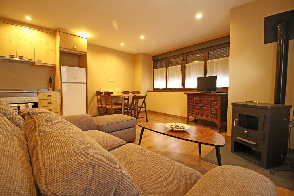 Salardú Apartamentos Snoe Mont Romies מראה חיצוני תמונה